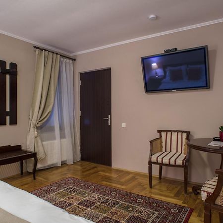 Drachenhaus Hotel Brasov Ruang foto