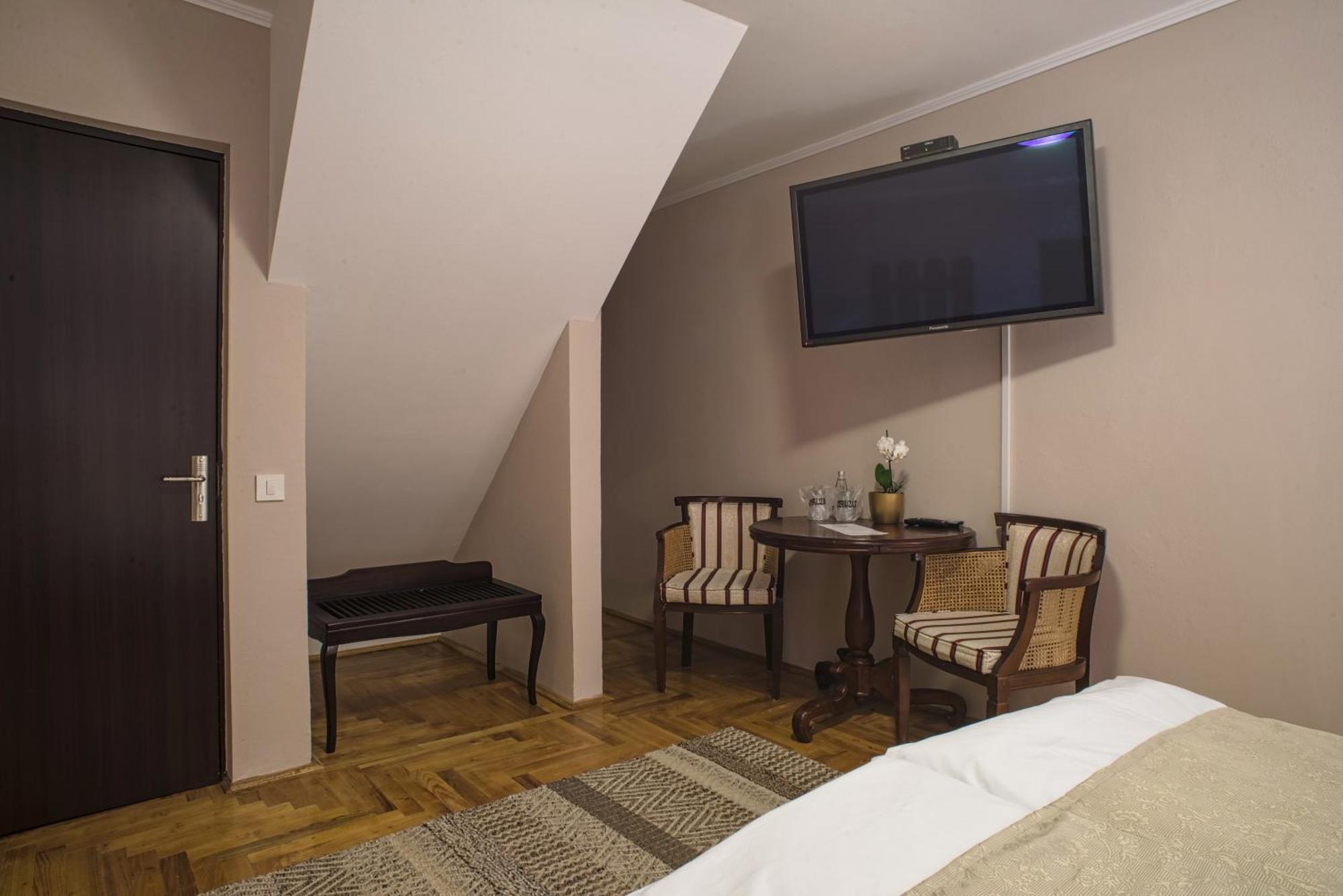 Drachenhaus Hotel Brasov Ruang foto