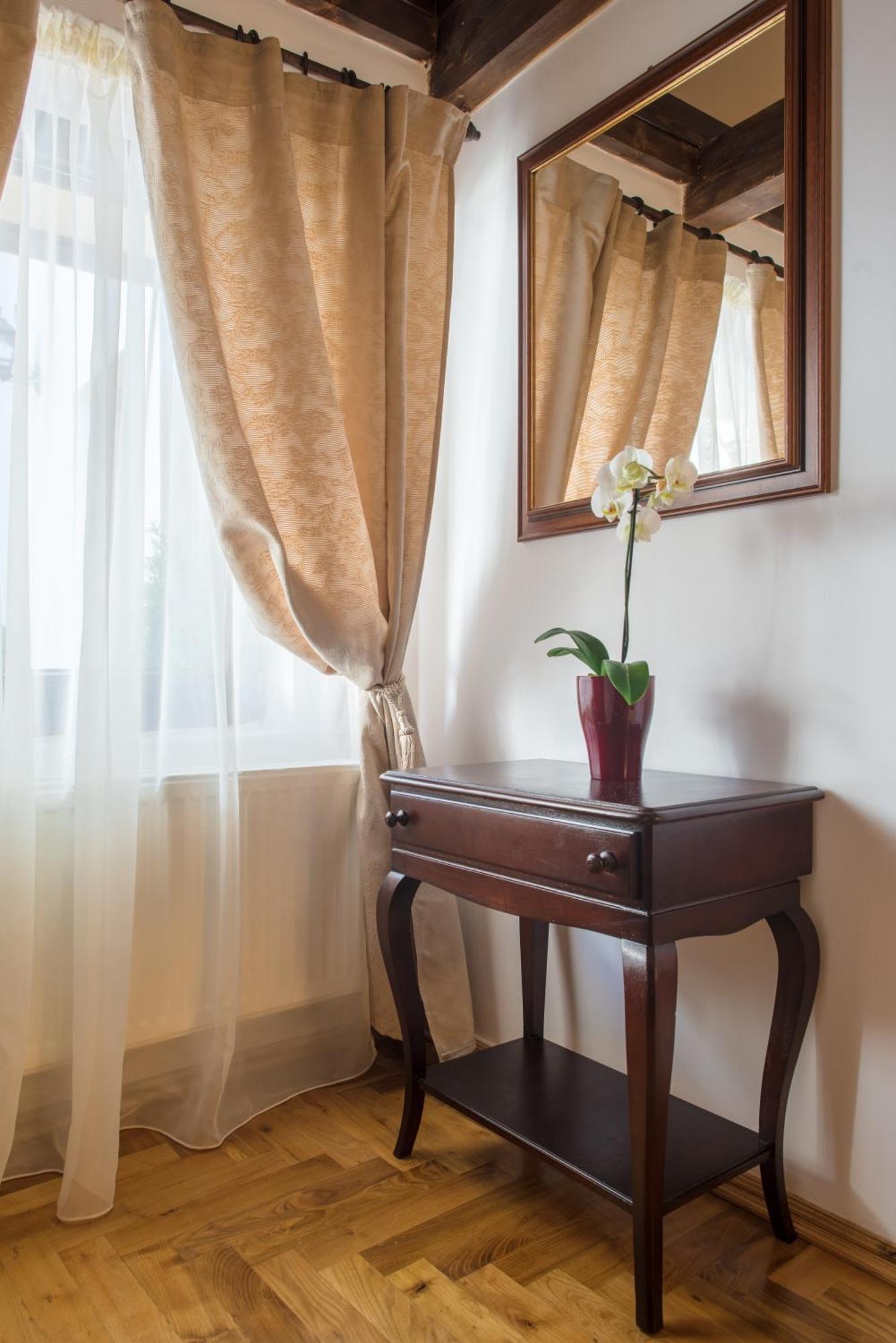 Drachenhaus Hotel Brasov Ruang foto