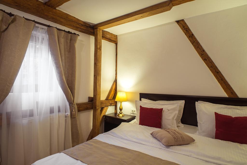Drachenhaus Hotel Brasov Bagian luar foto