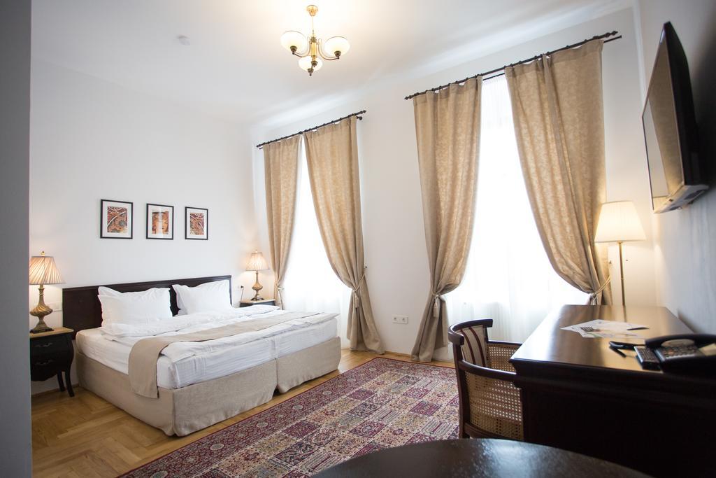 Drachenhaus Hotel Brasov Bagian luar foto
