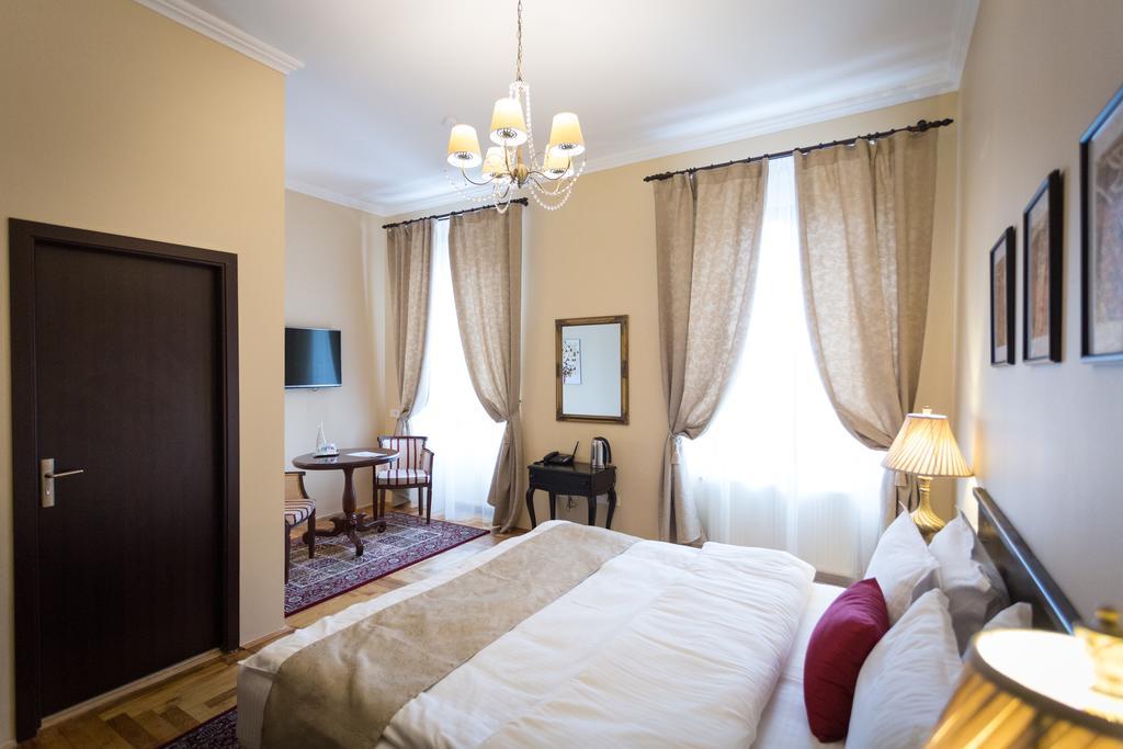 Drachenhaus Hotel Brasov Bagian luar foto
