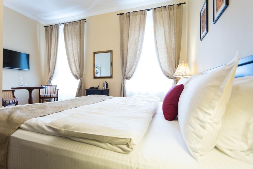 Drachenhaus Hotel Brasov Bagian luar foto