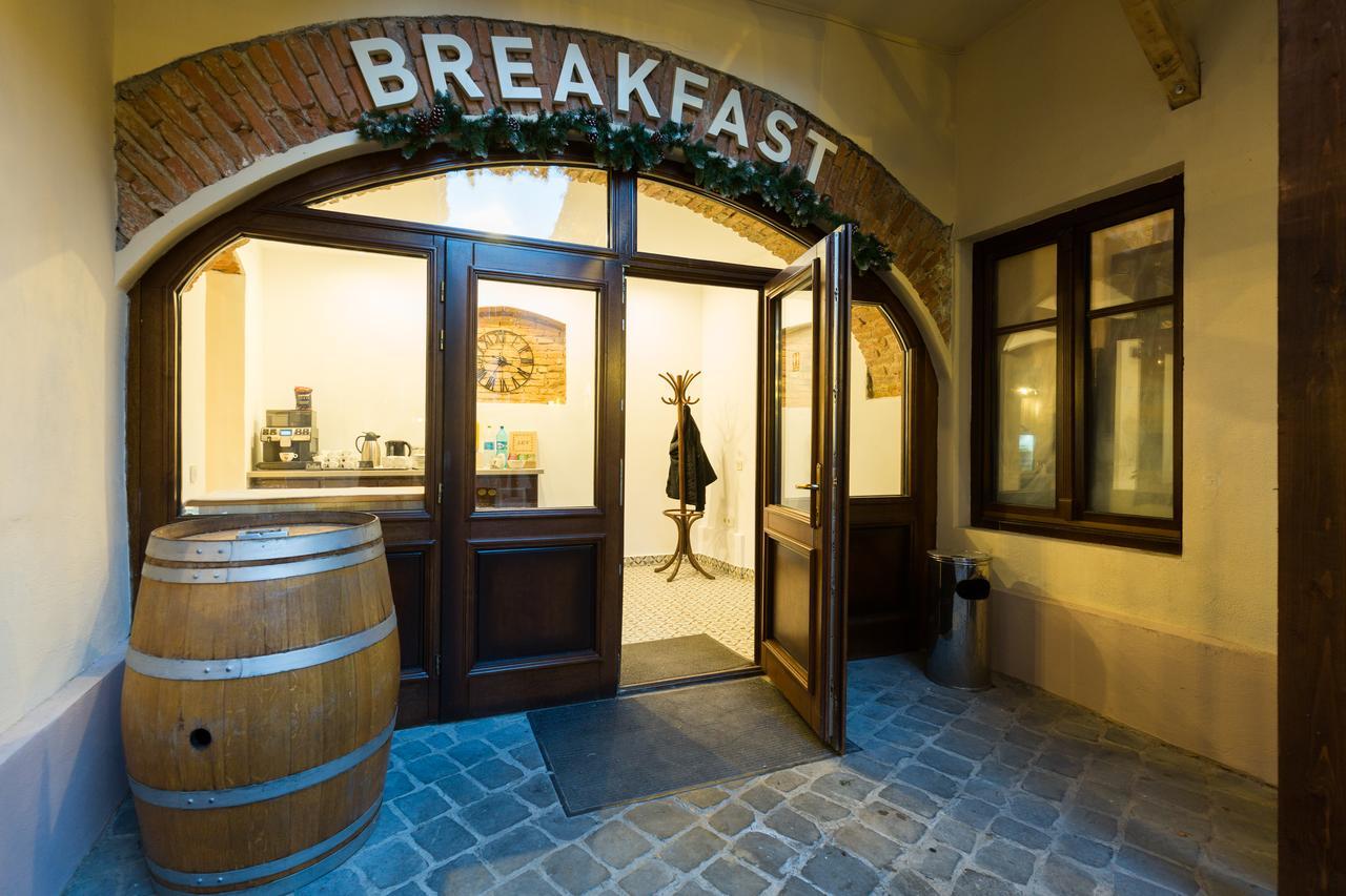 Drachenhaus Hotel Brasov Bagian luar foto
