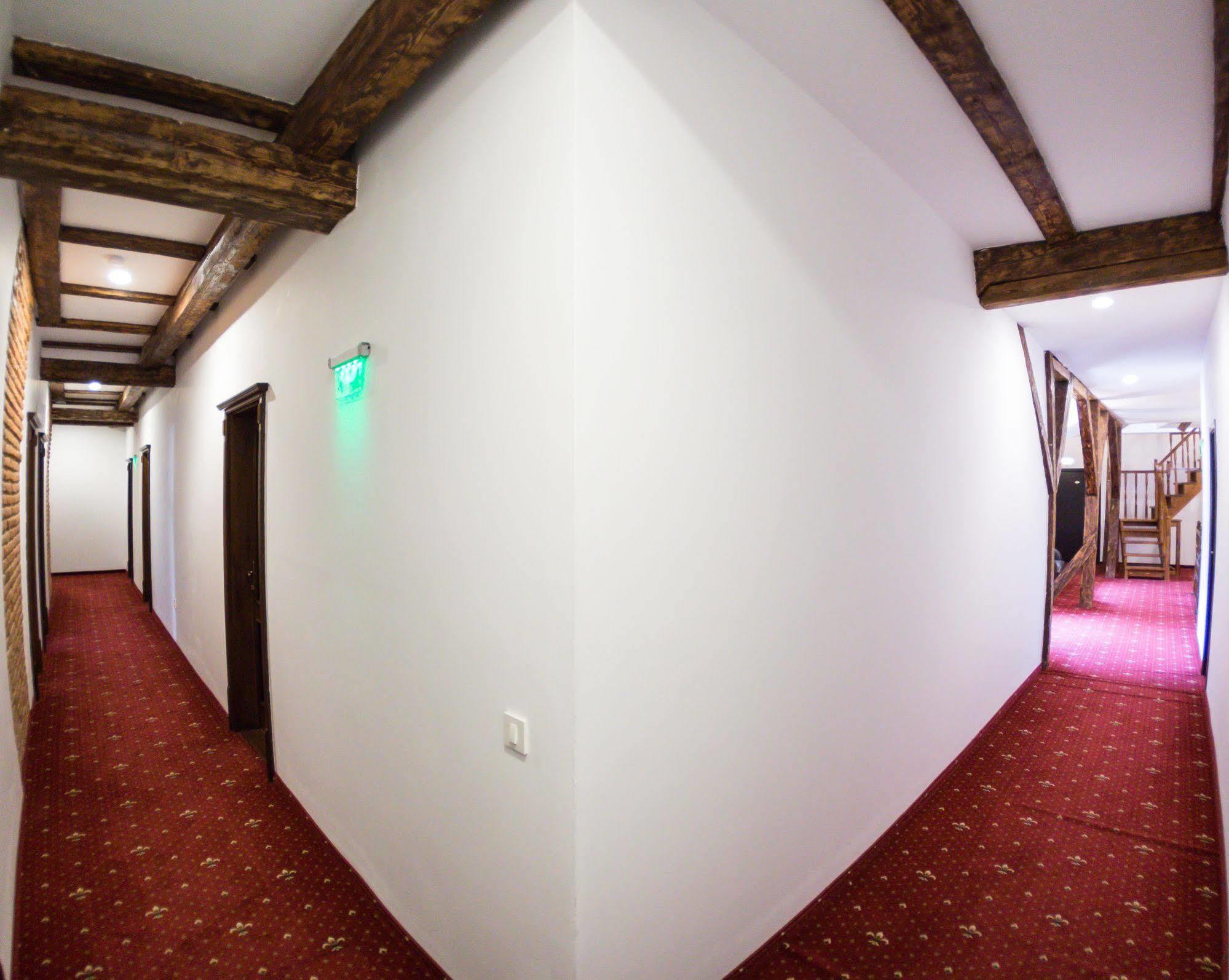 Drachenhaus Hotel Brasov Bagian luar foto