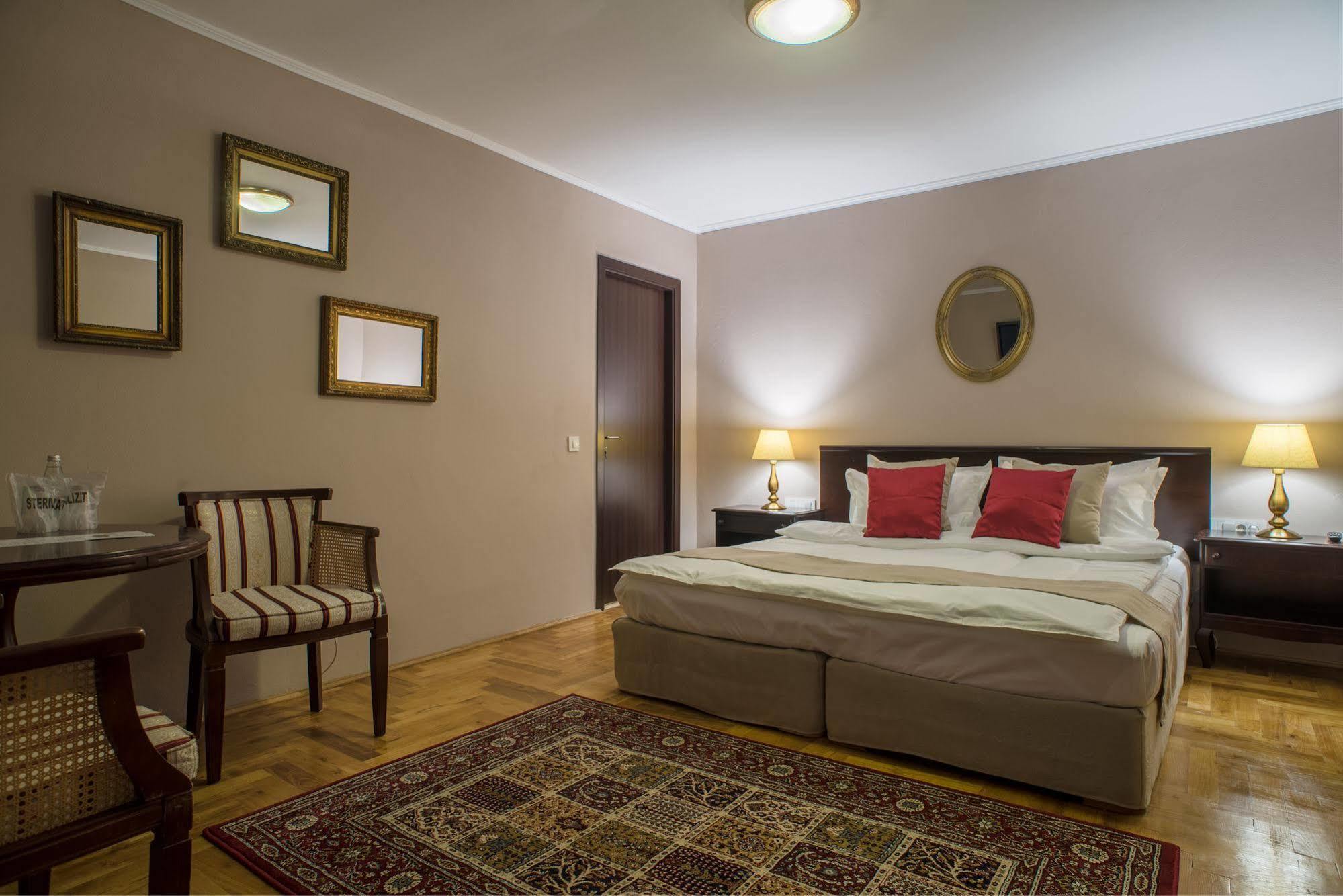 Drachenhaus Hotel Brasov Bagian luar foto