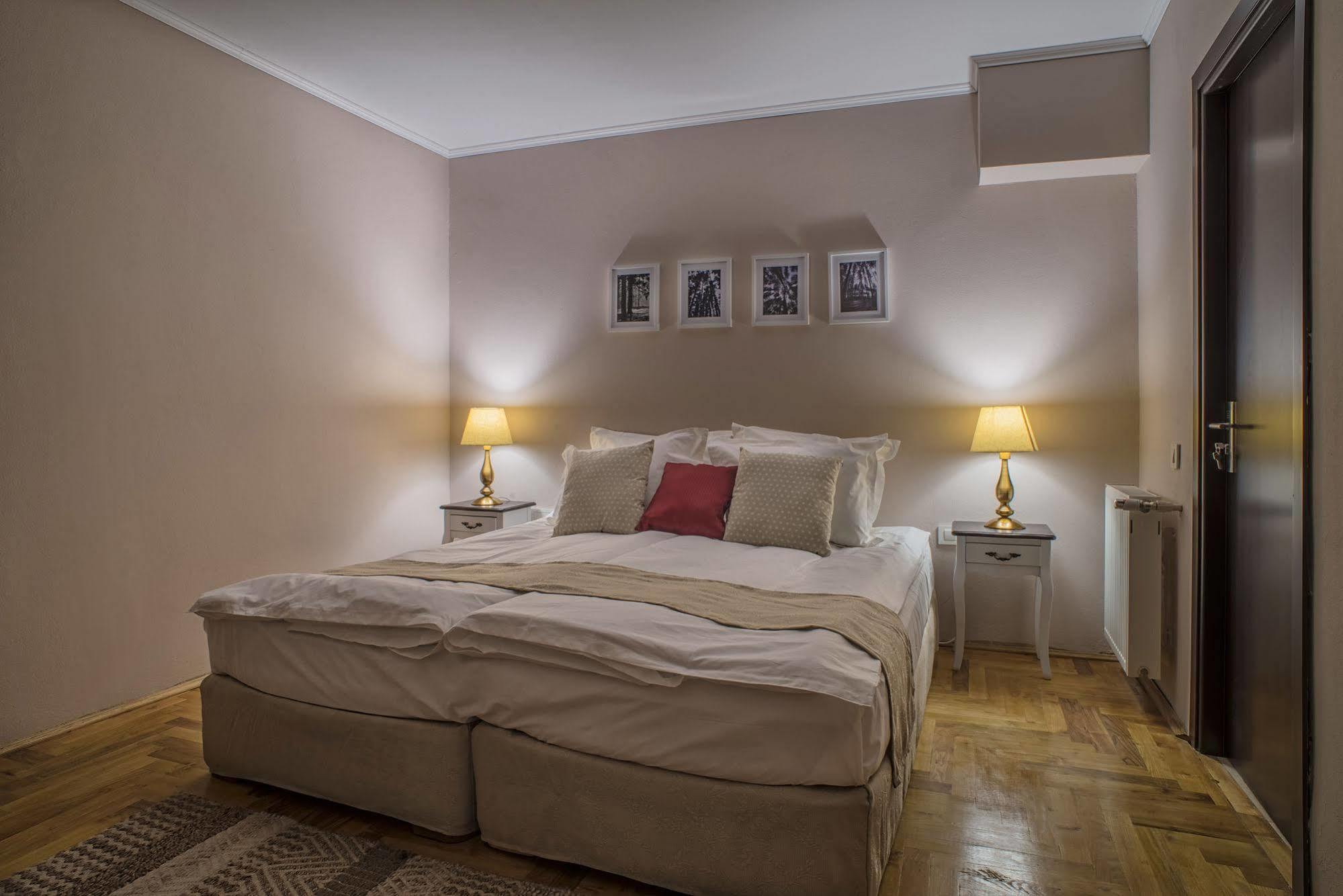 Drachenhaus Hotel Brasov Bagian luar foto