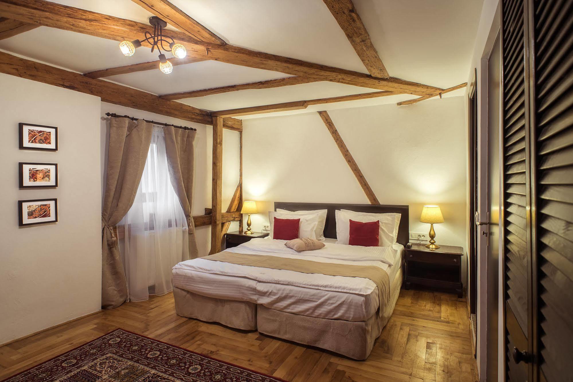 Drachenhaus Hotel Brasov Bagian luar foto