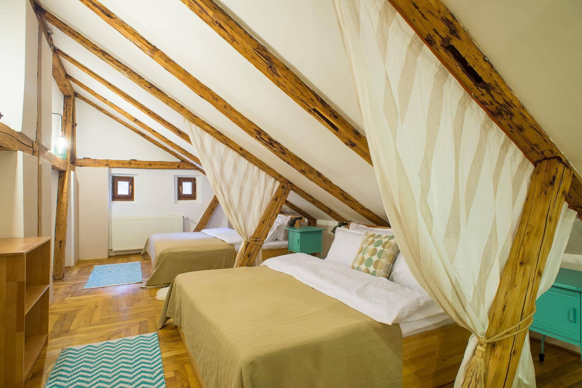 Drachenhaus Hotel Brasov Bagian luar foto