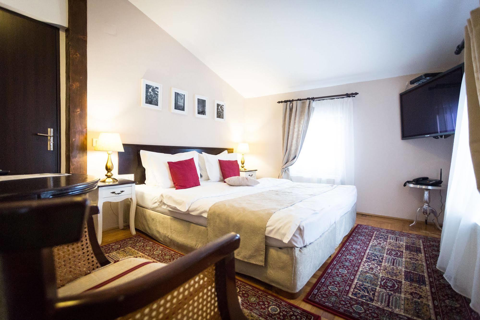 Drachenhaus Hotel Brasov Bagian luar foto